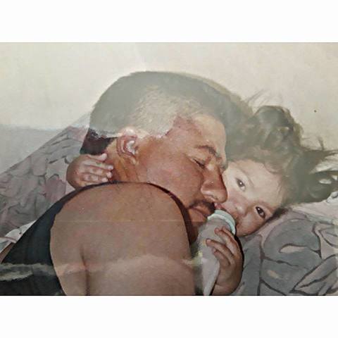 Esta foto con mi papá es mi favorita, desde pequeña he sido muy apegada a el, estoy muy orgullosa de que cuando se enteró que yo venia en camino decidio rehabilitarse y los años que tengo él los lleva sin tomar.