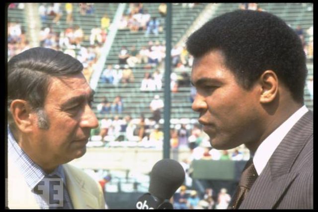 Muhammad Ali announces retirement