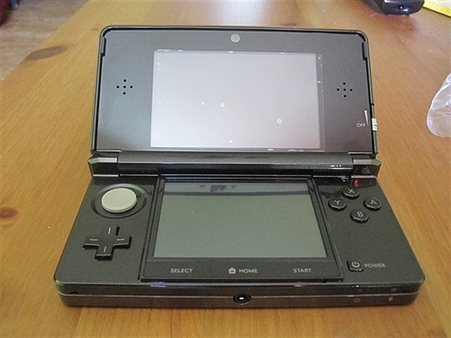 em compren la primera consola