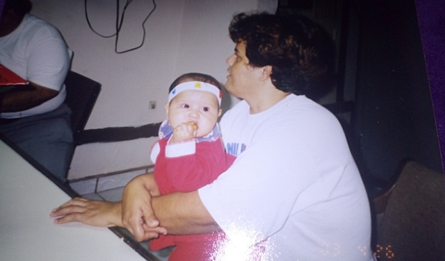 Mi tía rosenda cuidándome