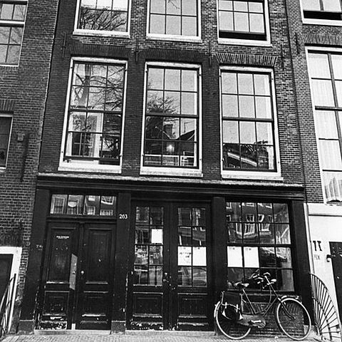 Ana y su familia se esconden en el Anexo