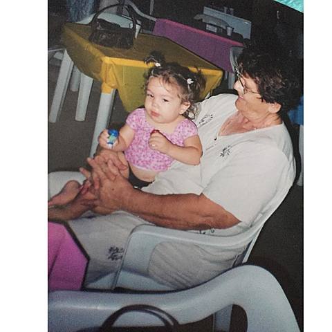 Mi abuela y yo en una fiesta familiar