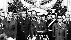 Asume el mando la Junta Militar