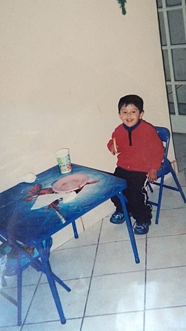 Comiendo en mi mesa favorita