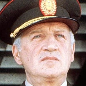 Asume Leopoldo Galtieri