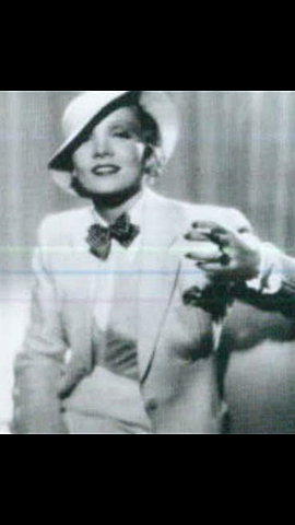 Tailleur-Pantalon pour femme .