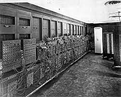 Creación del ENIAC.