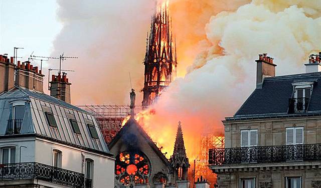 Incendi a Notre Dam