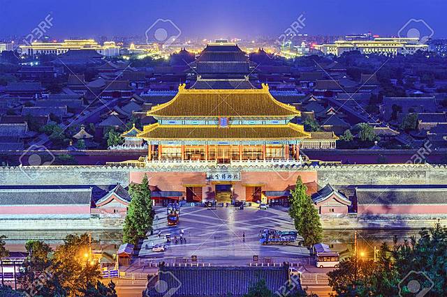 Emperor Yong Le builds the Imperial City