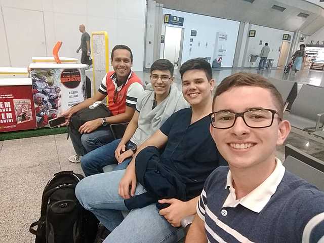 Yo, mis amigos y nuestro asesor en Floripa