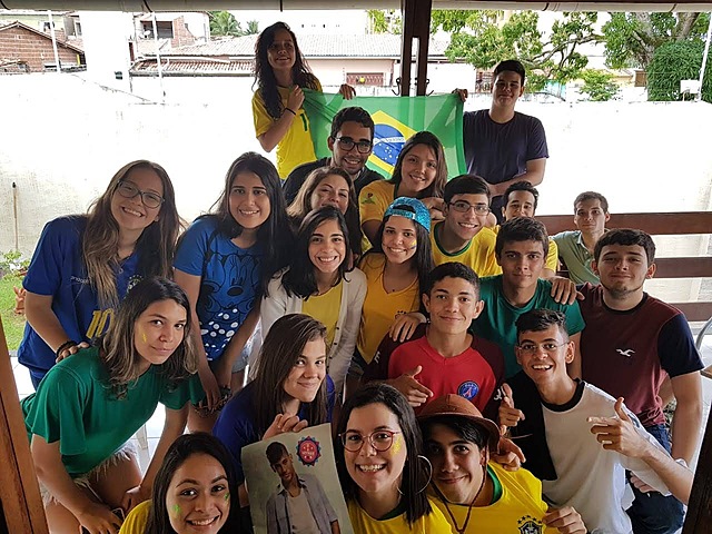 Assistindo Brasil X Costa Rica na copa