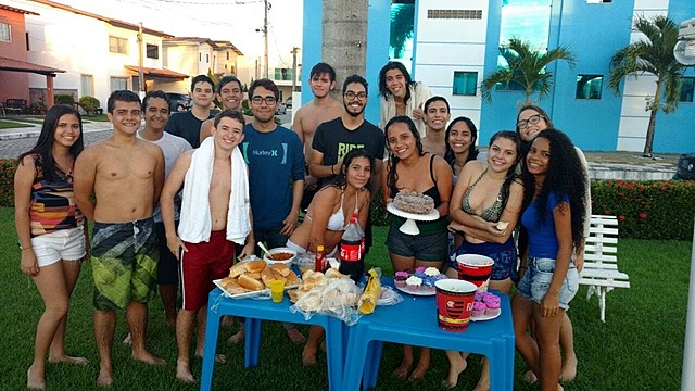 El cumpleaños de Amanda en el condominio de Fabio