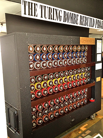 Turing, crea la maquina de Turing