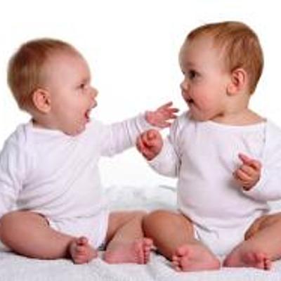 Timeline: Etapas del desarrollo del lenguaje y reflejos en los niños