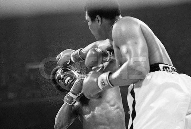 Muhammad Ali reclaims heavyweight title from Leon Spinks