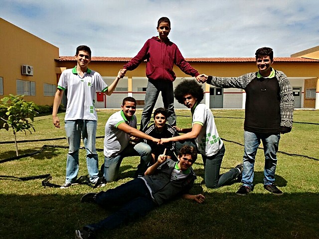 Formación "nosotros 5 menos 2"