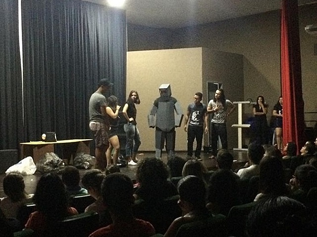 Presenté una obra de teatro frente a la escuela (Biotheatrum)