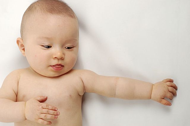 Reflejo tónico del cuello (0 a 6 meses)