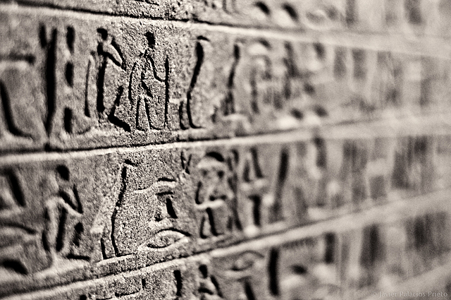 Escritura cuneiforme y jeroglífica