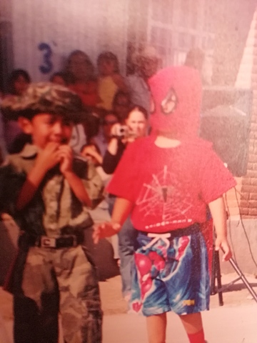 Me visto de Spiderman para un concurso de disfraces en 2do de primaria
