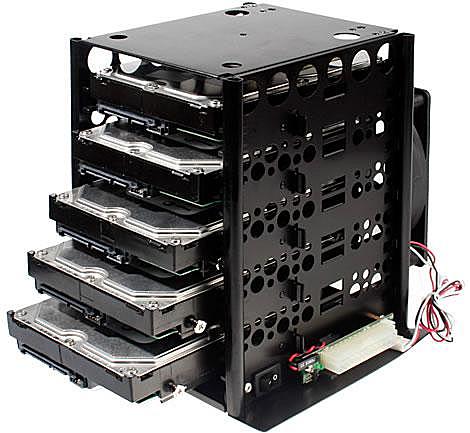 Lanzamiento de RAID (Redundant Array of Independent Disks)