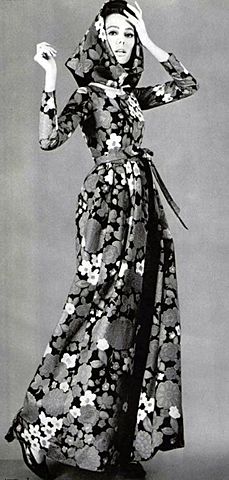 Textil, robe longue à capuche