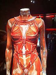 Textil,Costume de Mylène Farmer fait par Jean Paul Gaultier.