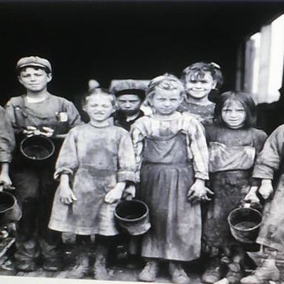 Timeline: CONCEPCIONES DE INFANCIA Y ADOLESCENCIA EN LA HISTORIA