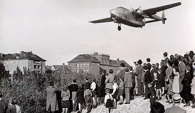 FIN DEL BLOQUEO DE BERLIN