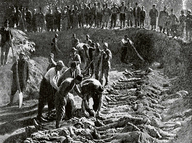 El imperio otomano (Turquía) perpetra masacre contra población armenia.