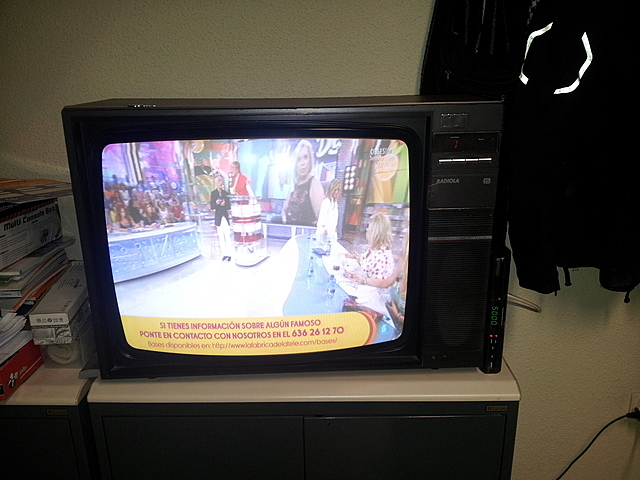 Televisión COLOR (tubo de rayos catódicos)