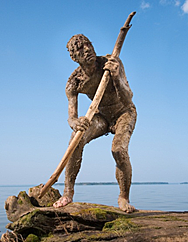 Escultura Hombre Cazando (Paleolítico)