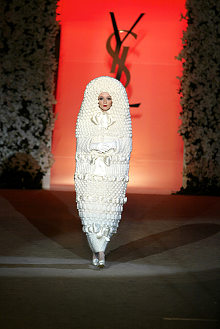 La mariée de tricot, Yves saint laurent