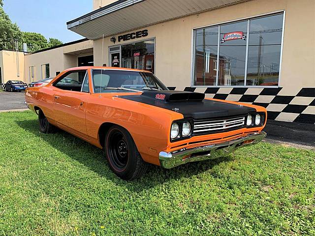 transportation/plymouth roadrunner