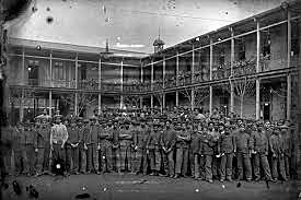 Decreto del establecimiento de las escuelas de Agricultura y Artes y Oficios