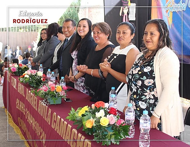 Asistencia a la ceremonia de graduación de la primaria "Rafael Ávila Camacho"