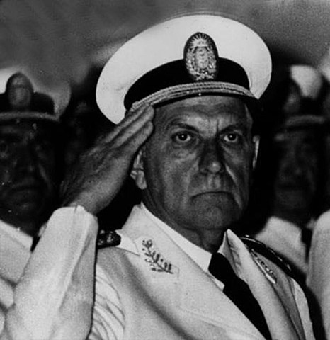 Asume la presidencia Bignone