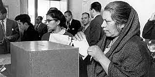 Mujeres mexicanas votan por primera vez.