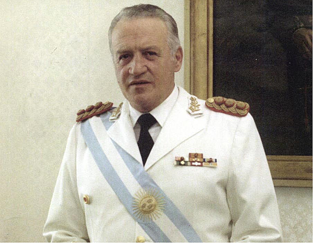 Asume el mandato Galtieri