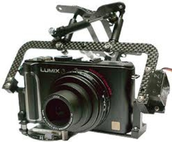 First 35mm still camera developed.