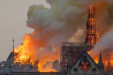 Incendi Notre Dame (social)