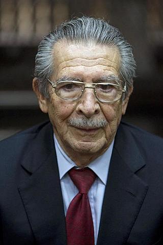 Suspenden juicio en contra Ríos Montt