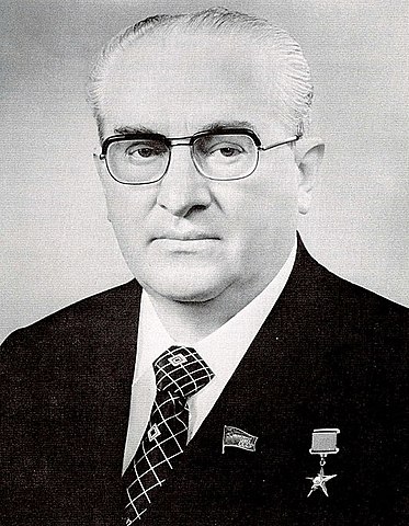 -	Andropov volgt breznjev op