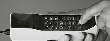 Vendido o primeiro celular do mundo.