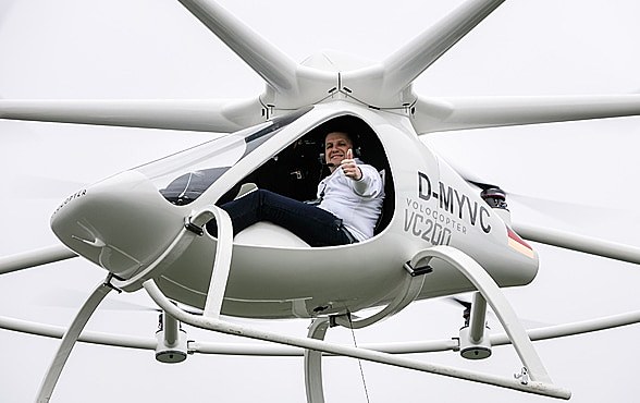 Primer despegue vertical con humano.