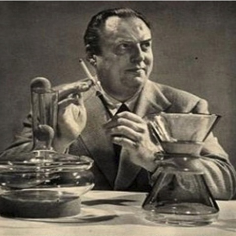 Invención de la cafetera.