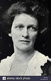 PRIMERA MUJER EN UN PARLAMENTO