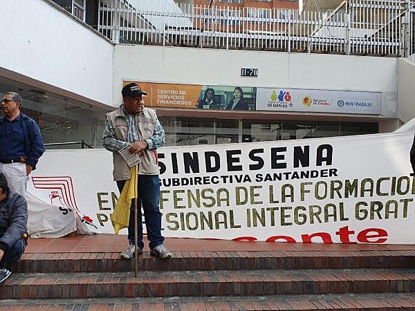 Manifestaciones en el SENA bloquean varias estaciones de Transmilenio