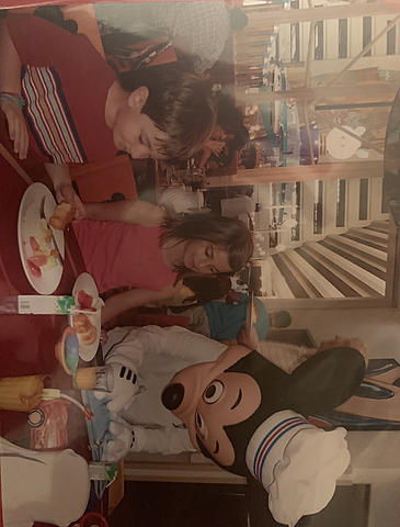 2011- Mi familia y yo fuimos a Disneyworld.