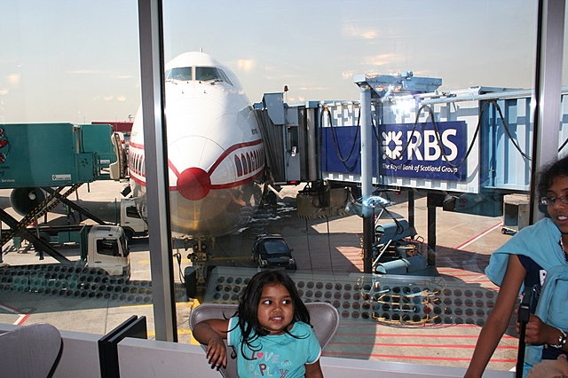 Mi famila y yo mudamos a India.